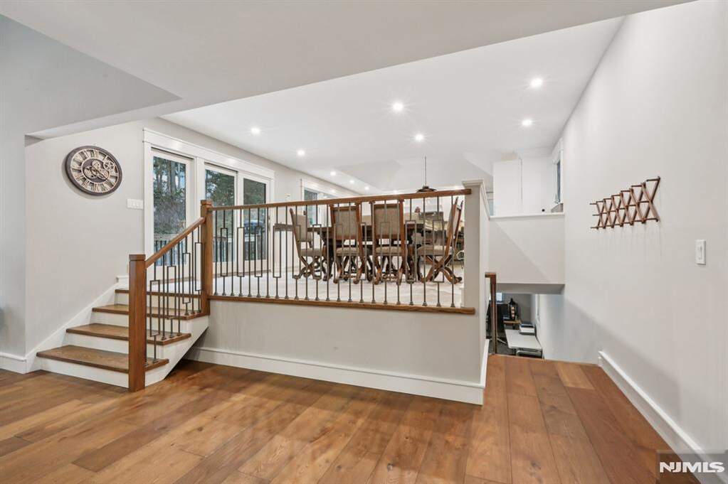 4 Bedroom Single Family Home/House's Image 4
