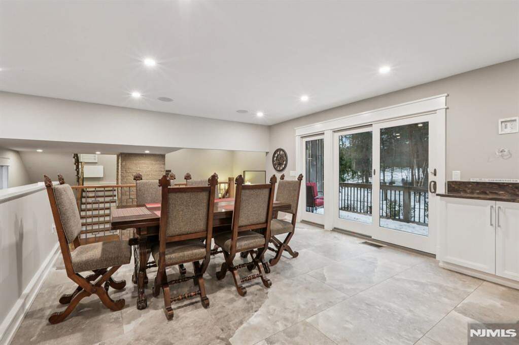 4 Bedroom Single Family Home/House's Image 5