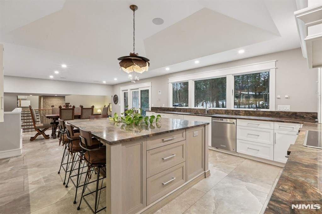 4 Bedroom Single Family Home/House's Image 6