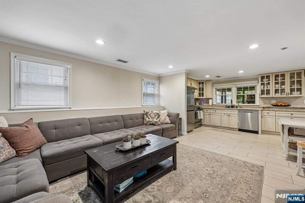 4 Bedroom Single Family Home/House's Image 14