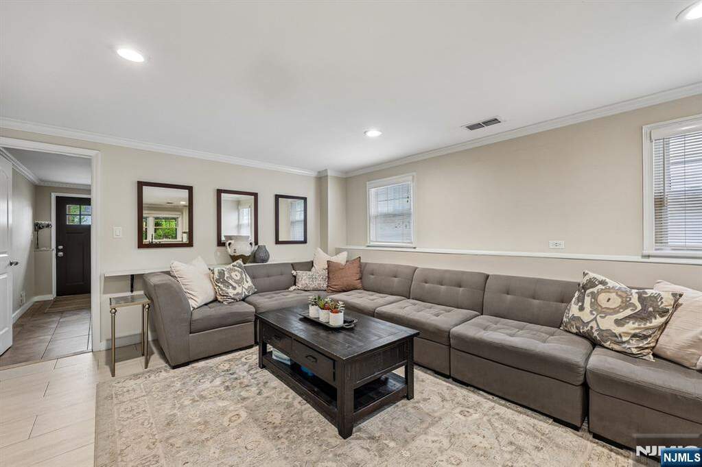 4 Bedroom Single Family Home/House's Image 15