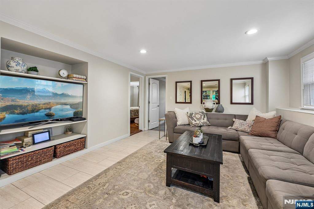 4 Bedroom Single Family Home/House's Image 16