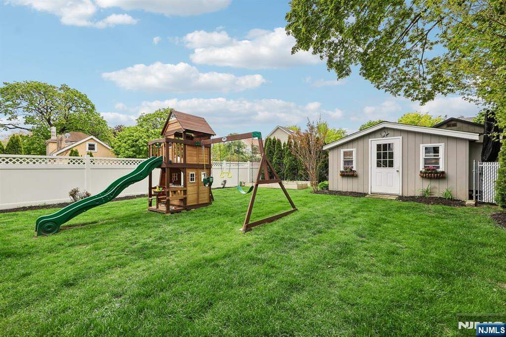 4 Bedroom Single Family Home/House's Image 22