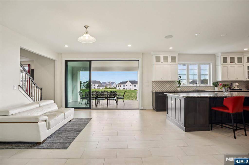 5 Bedroom Single Family Home/House's Image 12