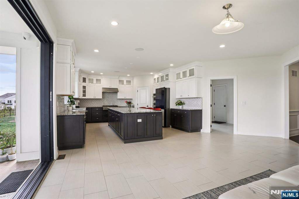 5 Bedroom Single Family Home/House's Image 13