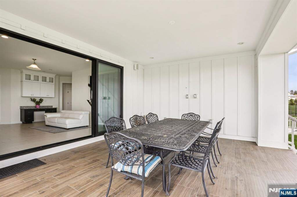 5 Bedroom Single Family Home/House's Image 17