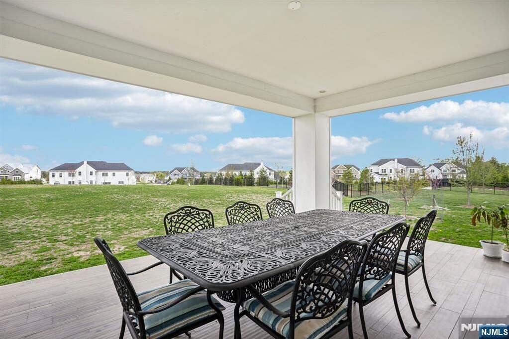 5 Bedroom Single Family Home/House's Image 18