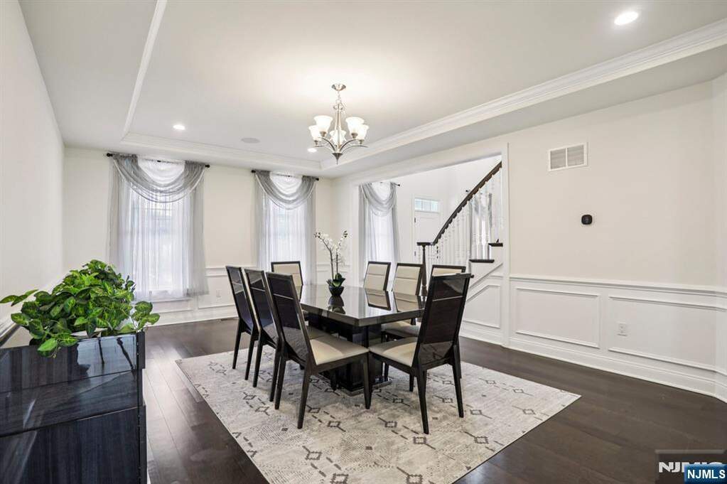 5 Bedroom Single Family Home/House's Image 19