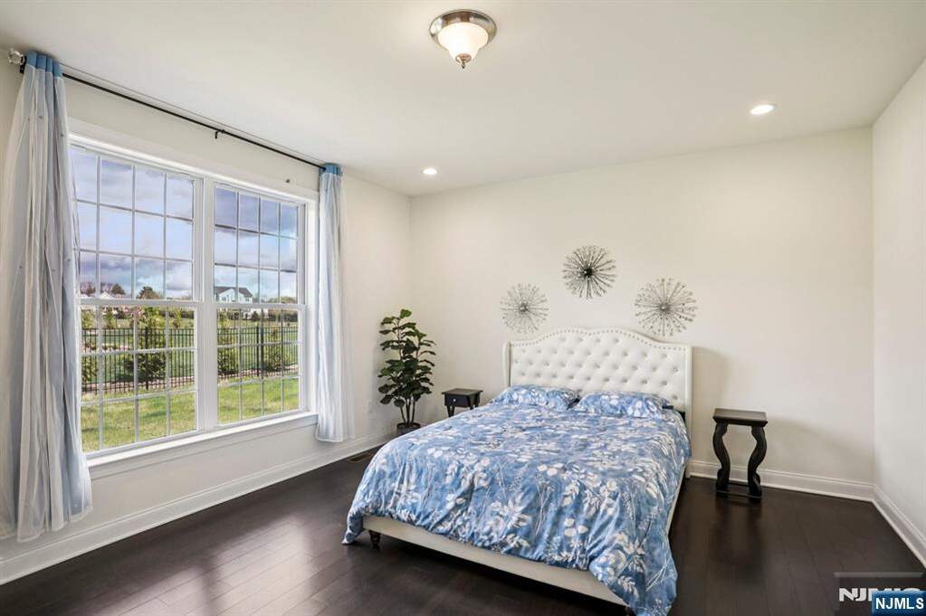 5 Bedroom Single Family Home/House's Image 22
