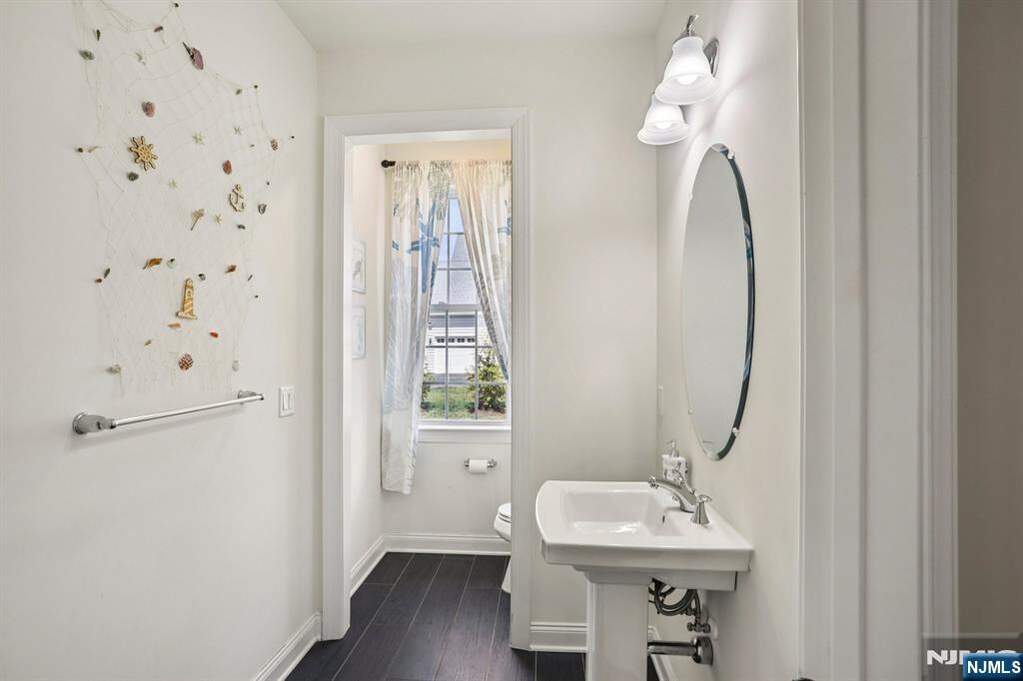 5 Bedroom Single Family Home/House's Image 23