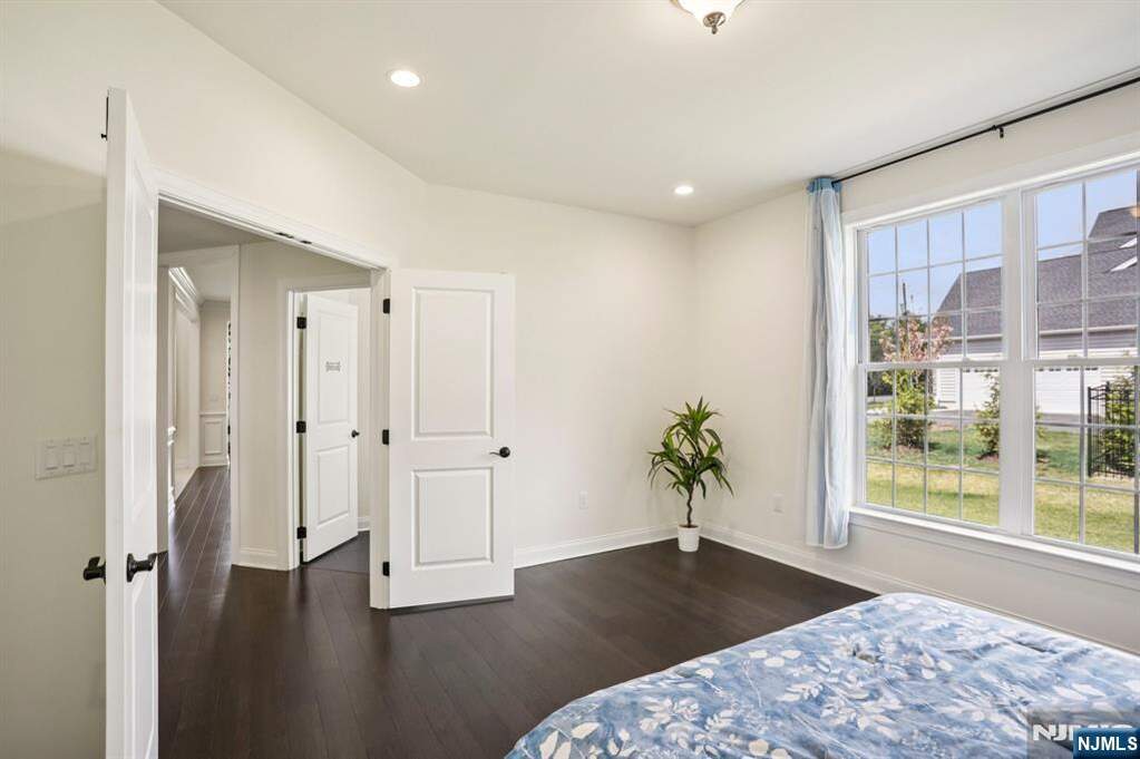 5 Bedroom Single Family Home/House's Image 24