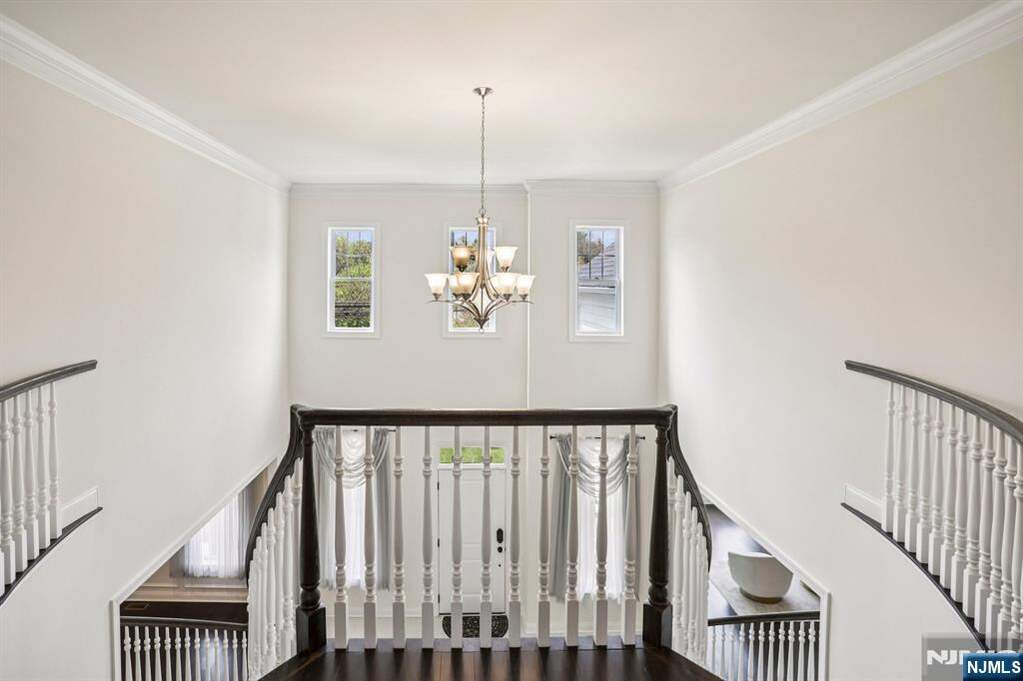 5 Bedroom Single Family Home/House's Image 27