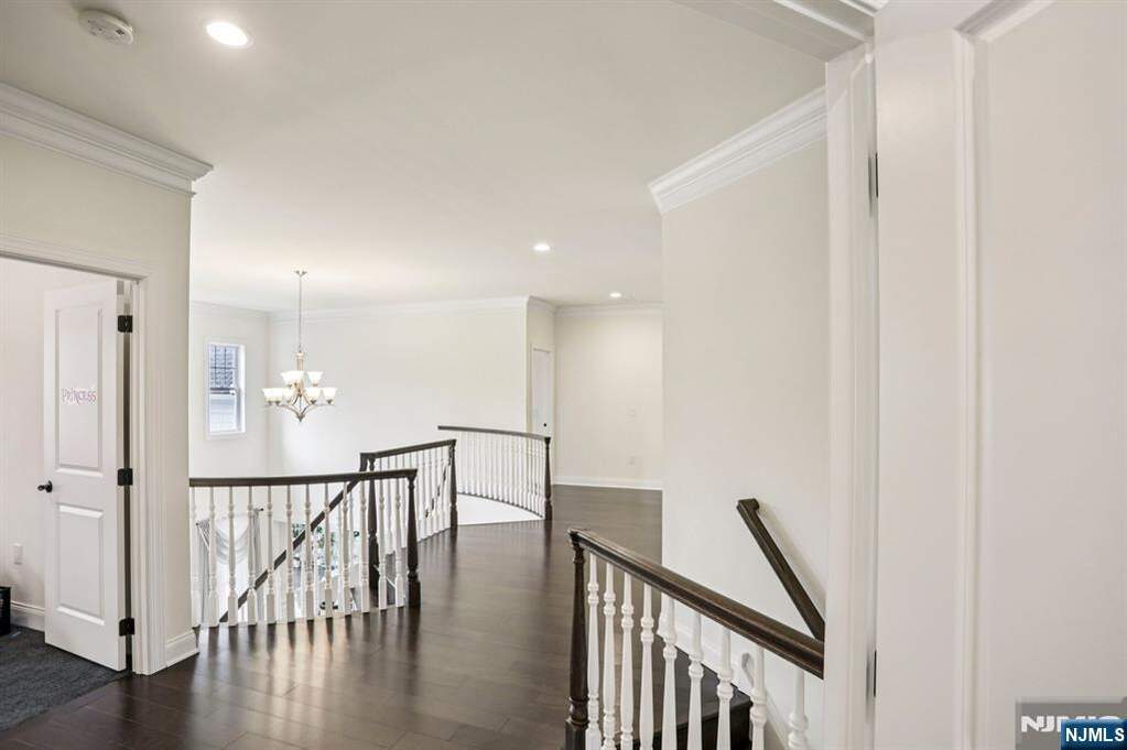 5 Bedroom Single Family Home/House's Image 28