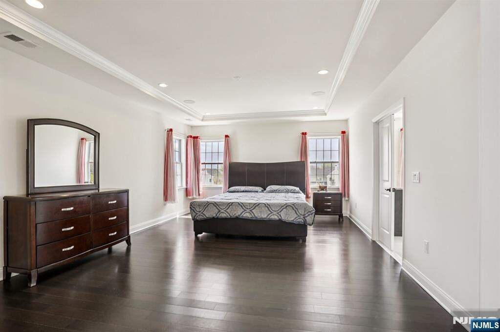 5 Bedroom Single Family Home/House's Image 30
