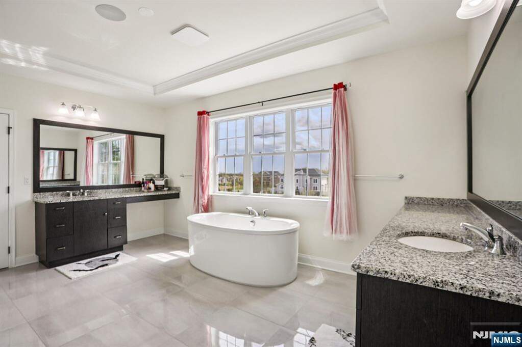 5 Bedroom Single Family Home/House's Image 31