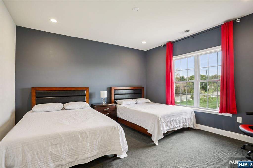 5 Bedroom Single Family Home/House's Image 35