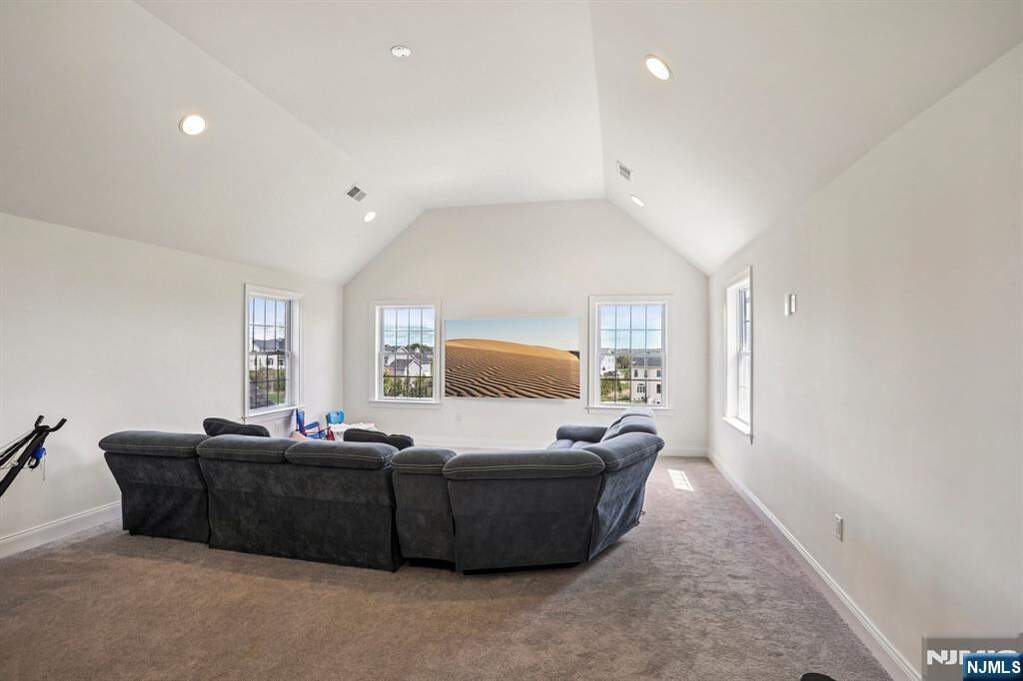 5 Bedroom Single Family Home/House's Image 37