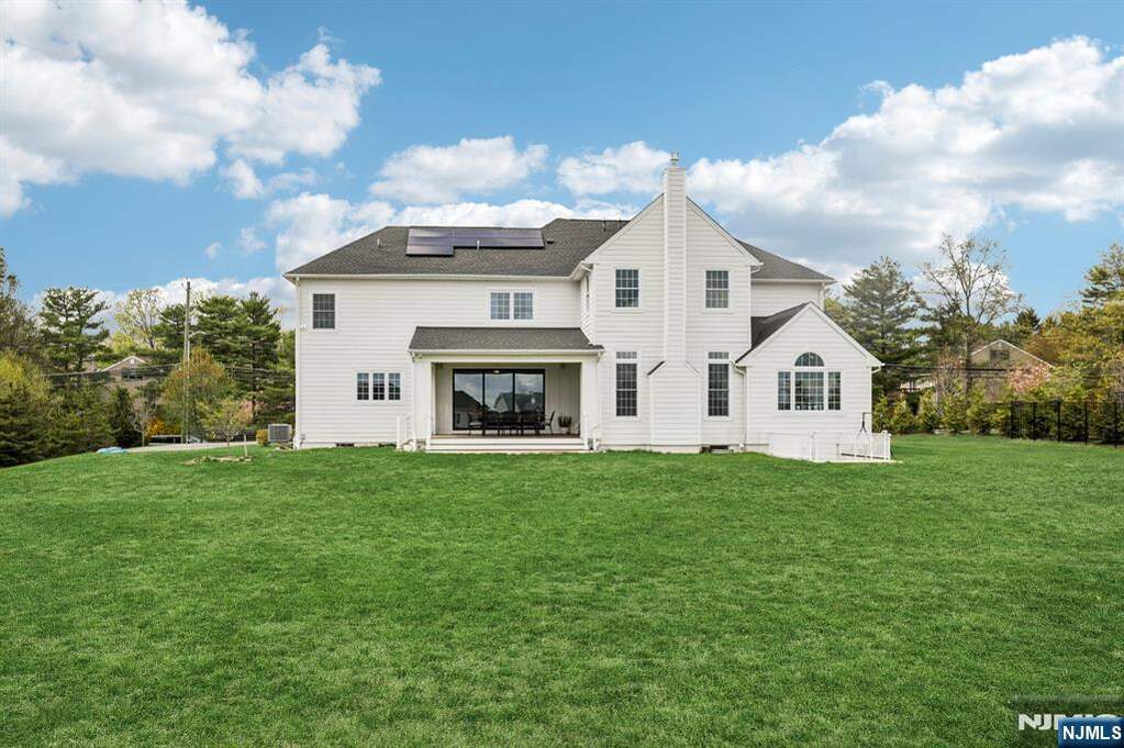 5 Bedroom Single Family Home/House's Image 44