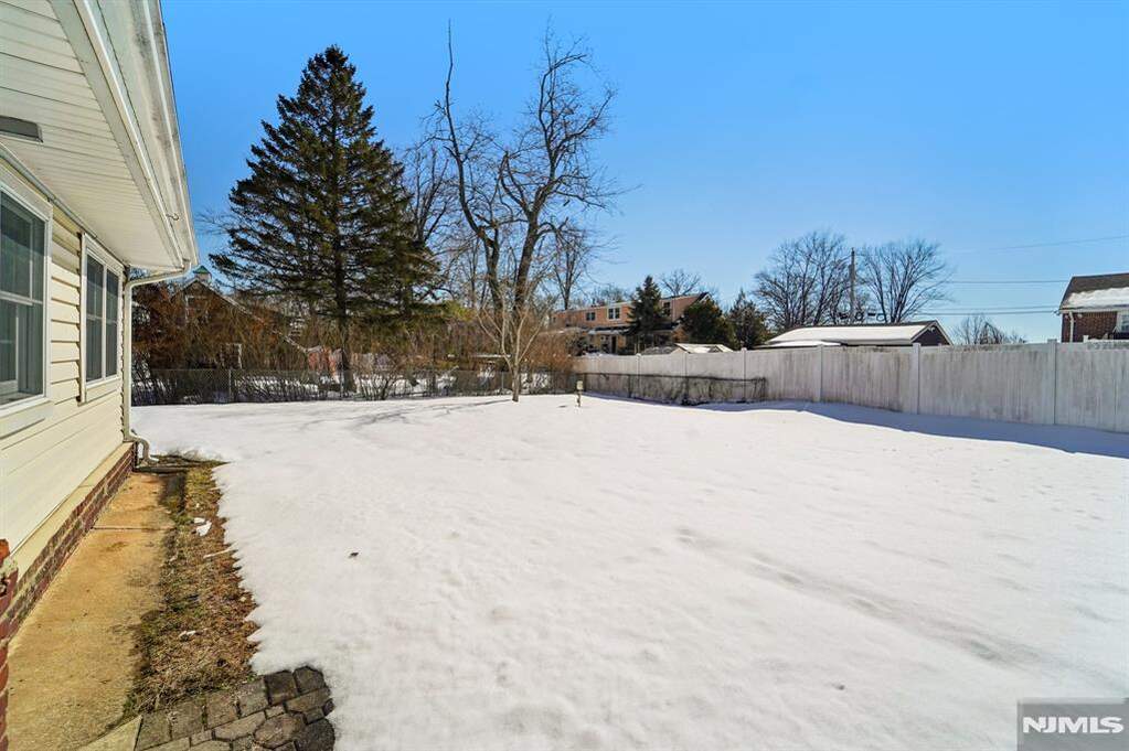 4 Bedroom Single Family Home/House's Image 10