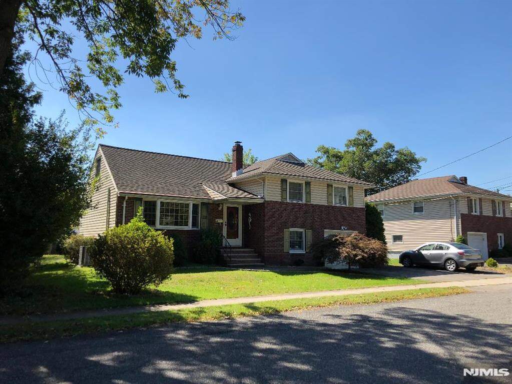 4 Bedroom Single Family Home/House's Image 11