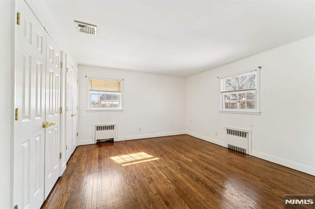 4 Bedroom Single Family Home/House's Image 14