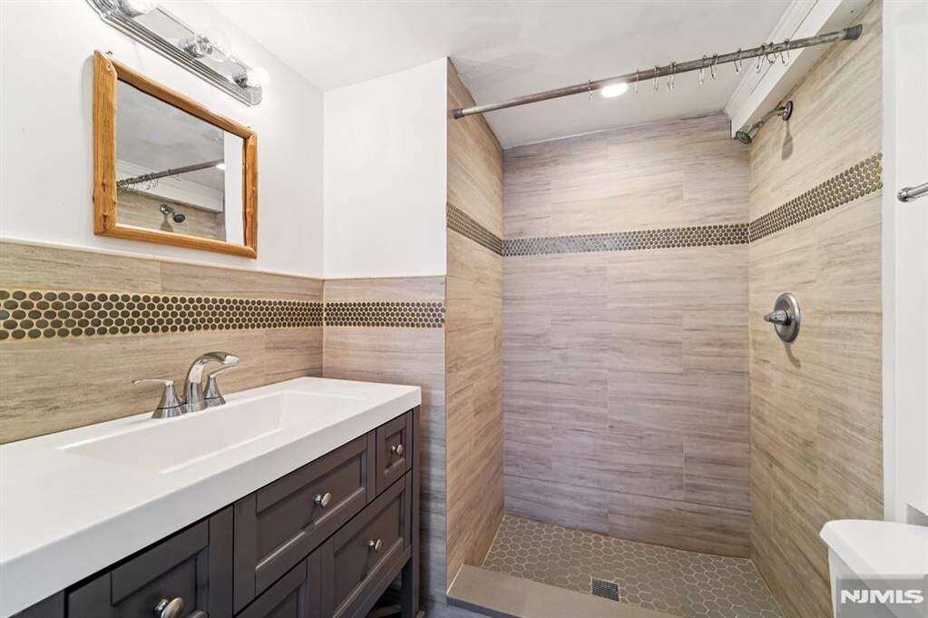 4 Bedroom Single Family Home/House's Image 33