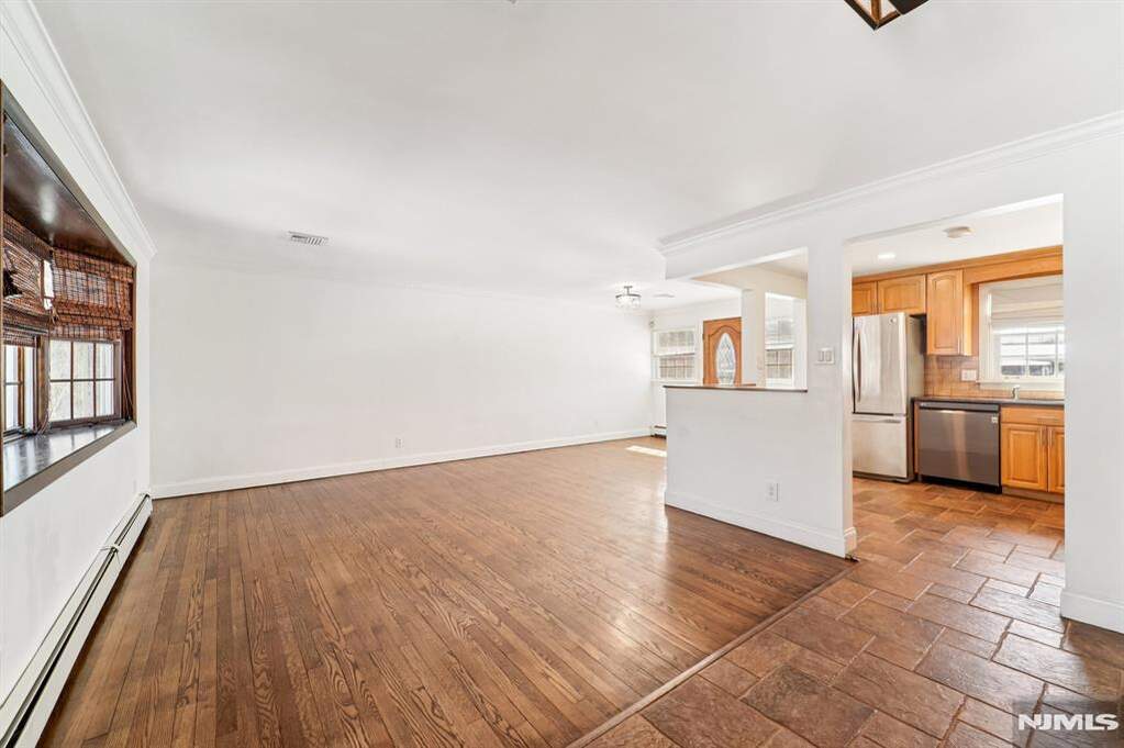 4 Bedroom Single Family Home/House's Image 3