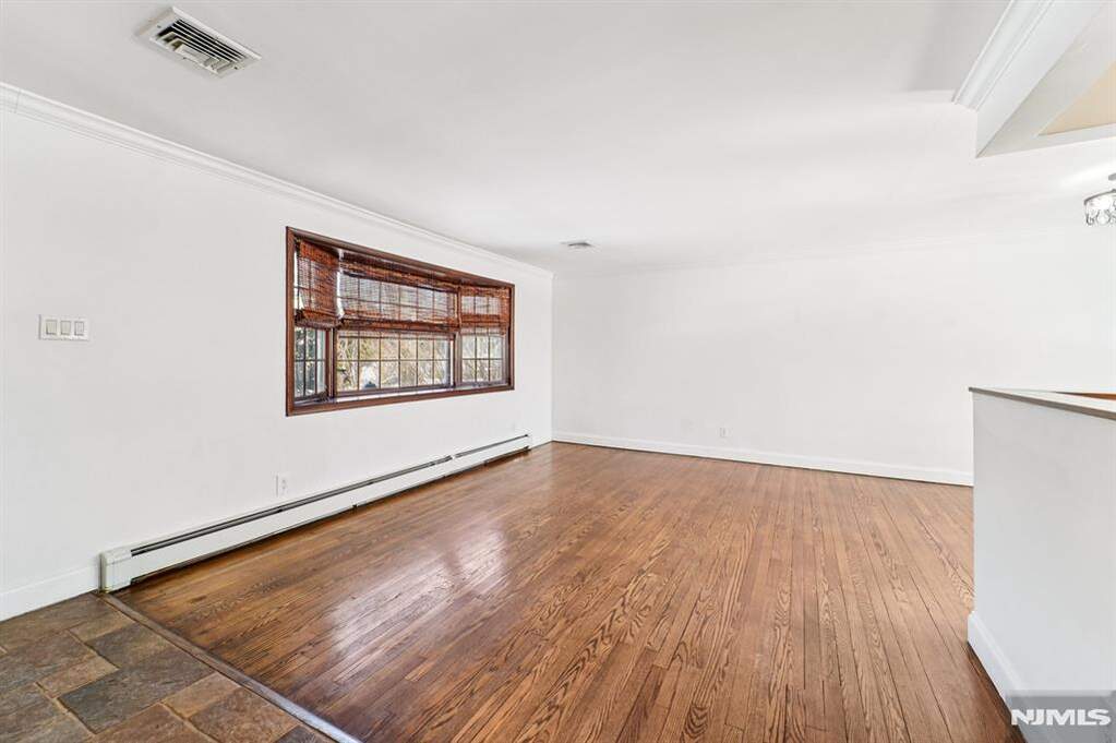 4 Bedroom Single Family Home/House's Image 4