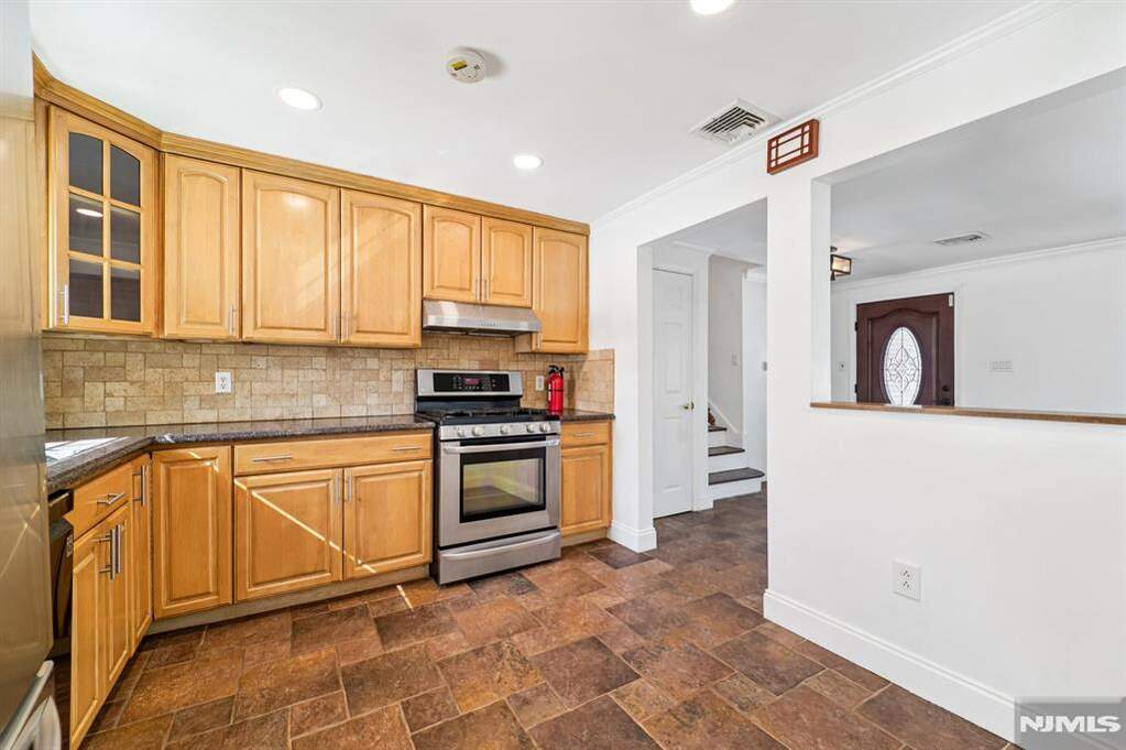 4 Bedroom Single Family Home/House's Image 6