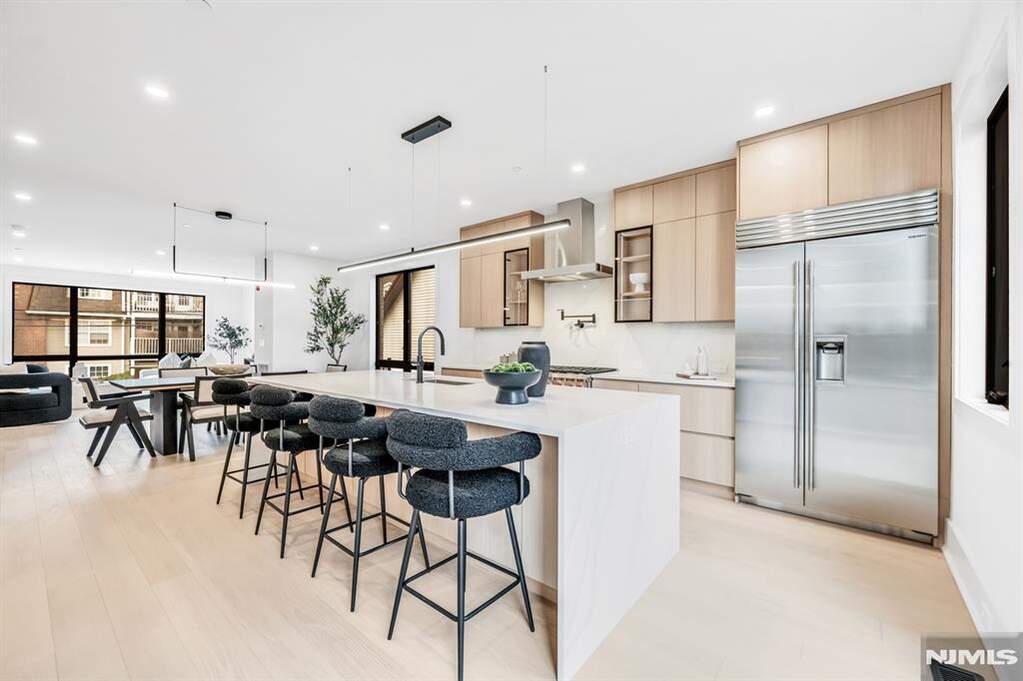 4 Bedroom Villa/Townhouse's Image 8