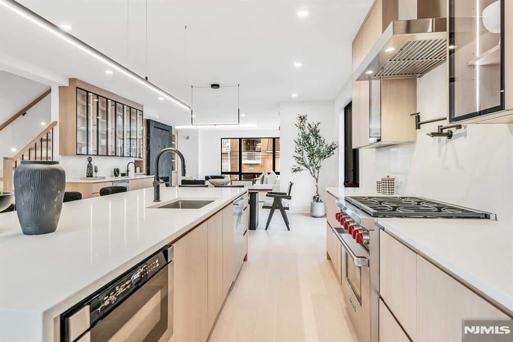 4 Bedroom Villa/Townhouse's Image 10