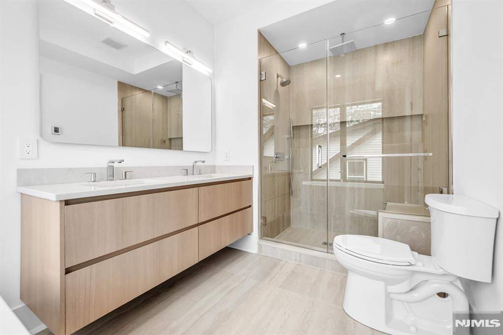 4 Bedroom Villa/Townhouse's Image 17