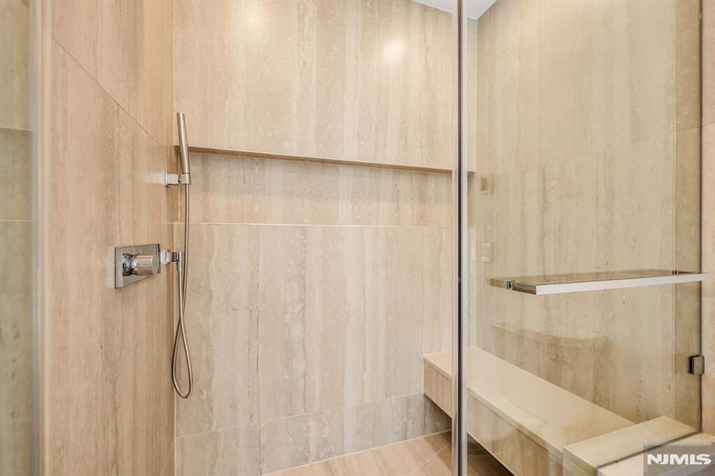 4 Bedroom Villa/Townhouse's Image 18