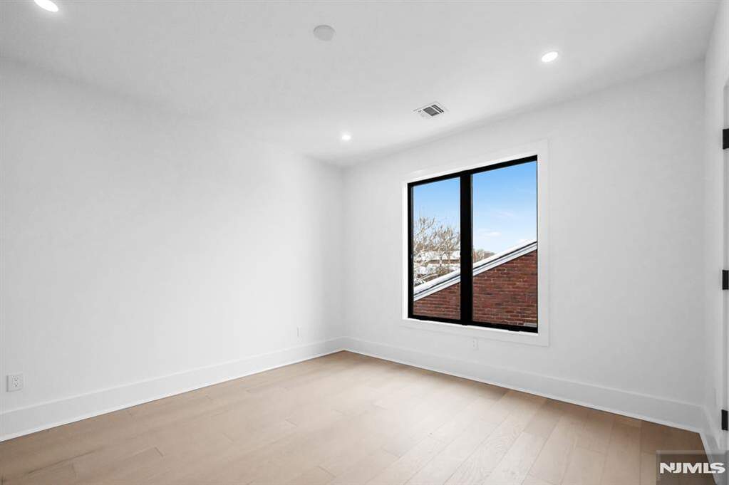 4 Bedroom Villa/Townhouse's Image 19