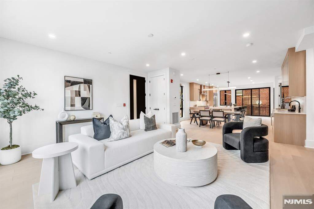 4 Bedroom Villa/Townhouse's Image 3