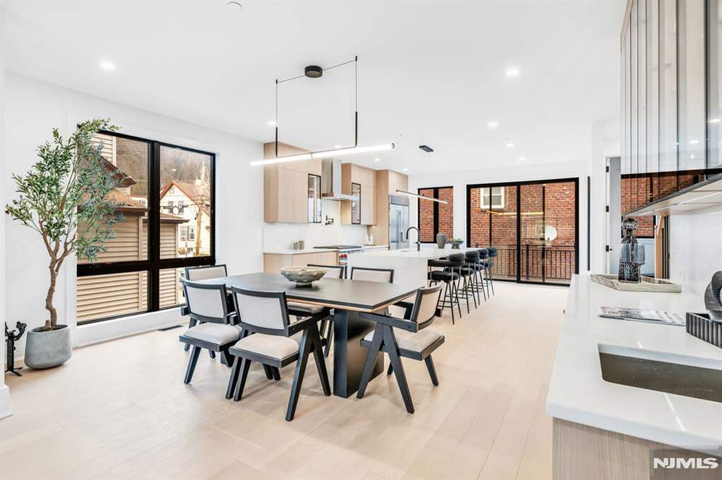 4 Bedroom Villa/Townhouse's Image 4