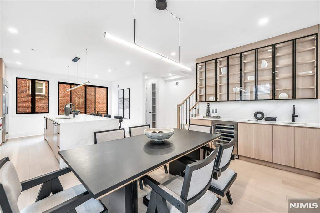 4 Bedroom Villa/Townhouse's Image 5