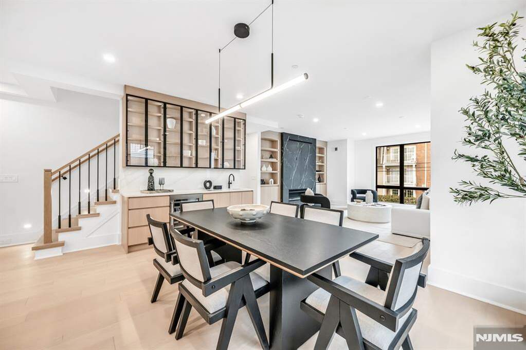 4 Bedroom Villa/Townhouse's Image 6
