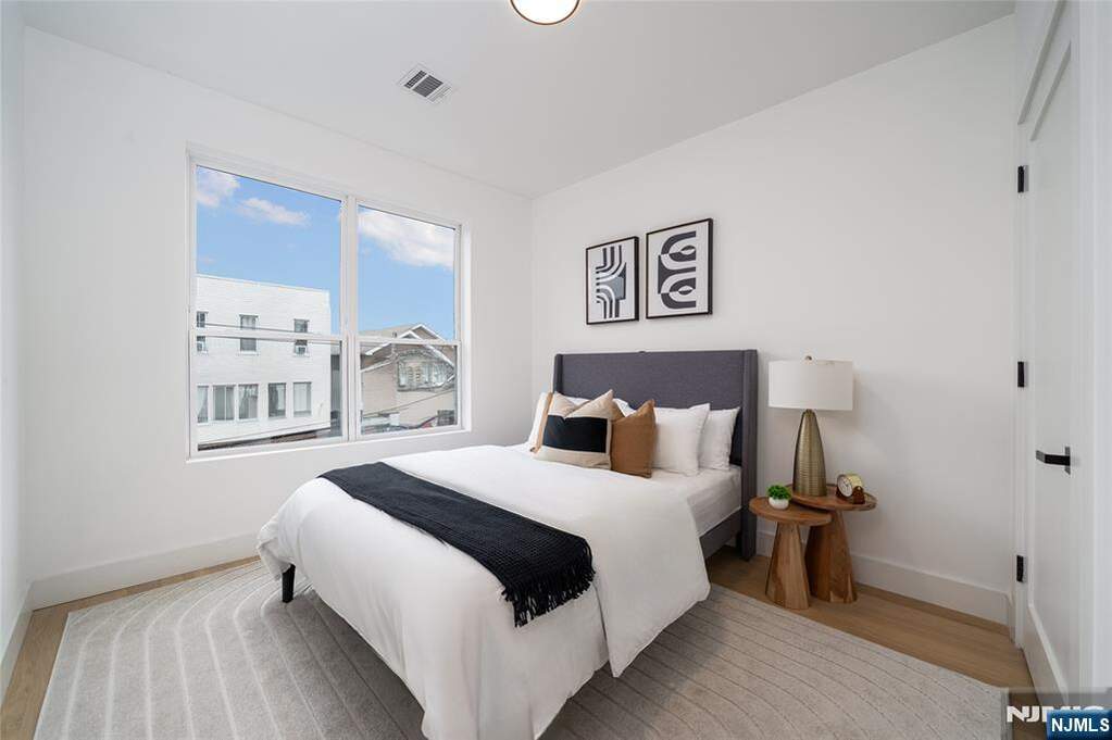 2 Bedroom Apartment/Flat's Image 11