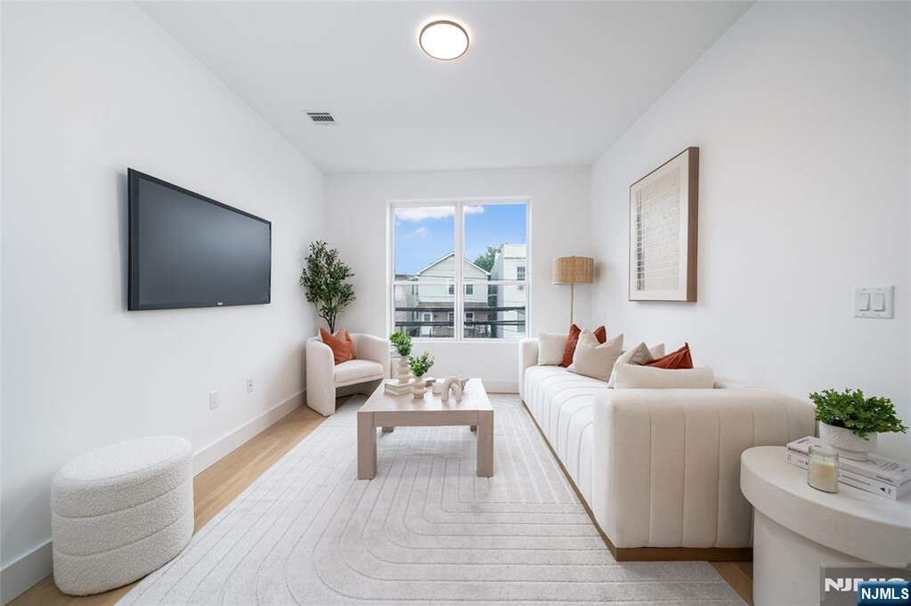 2 Bedroom Apartment/Flat's Image 4