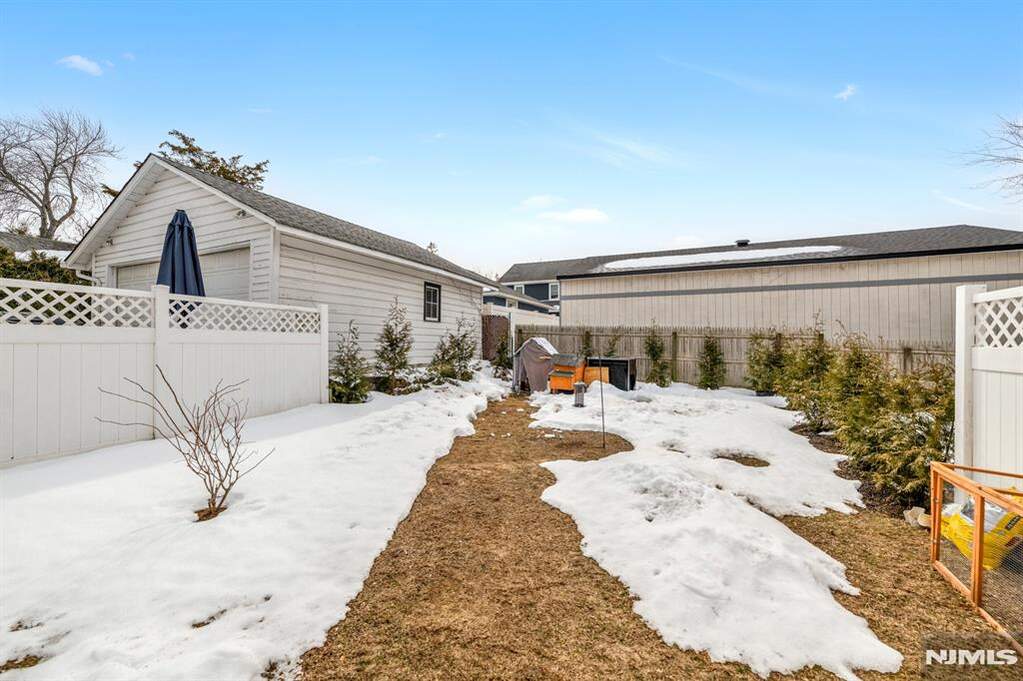 2 Bedroom Single Family Home/House's Image 28