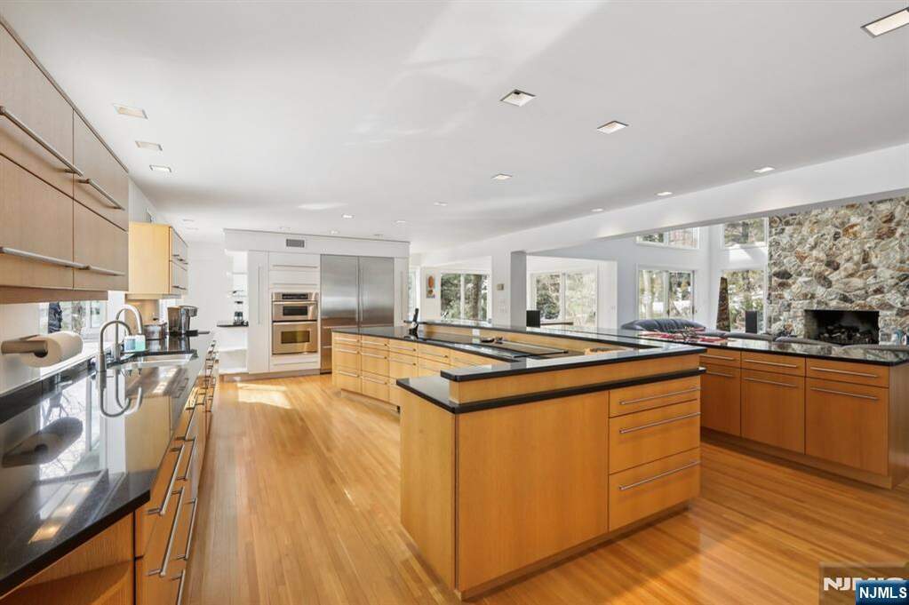 5 Bedroom Single Family Home/House's Image 13