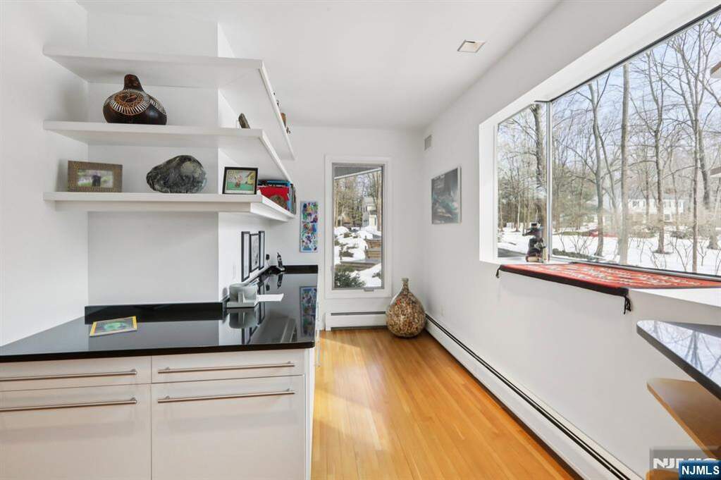 5 Bedroom Single Family Home/House's Image 16