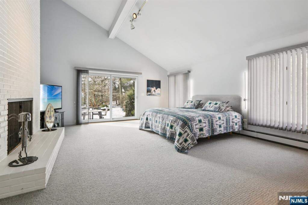 5 Bedroom Single Family Home/House's Image 19