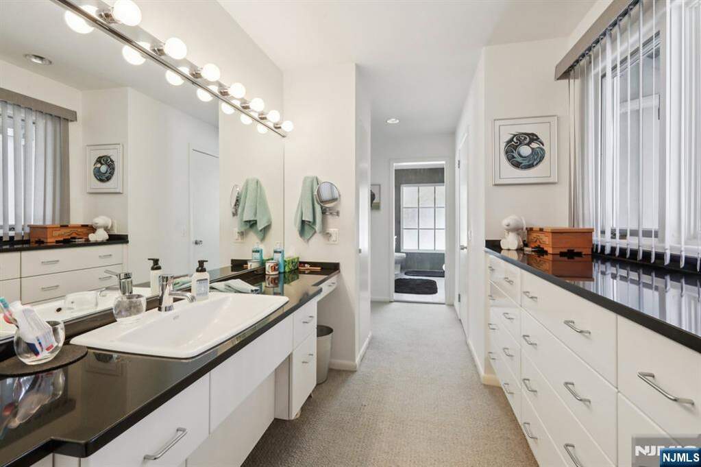 5 Bedroom Single Family Home/House's Image 21