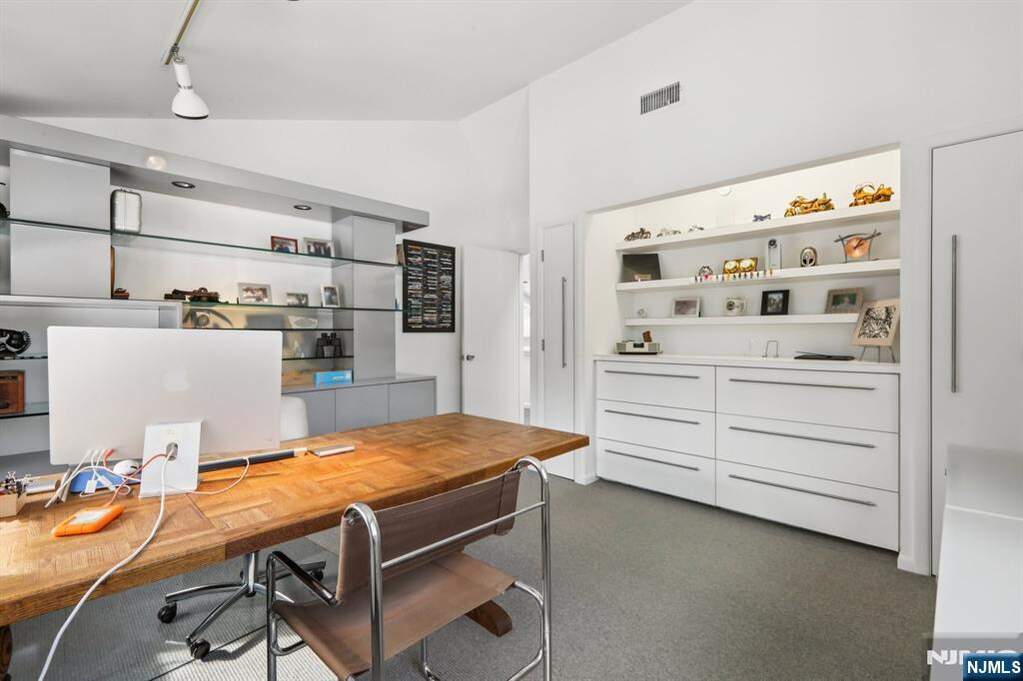 5 Bedroom Single Family Home/House's Image 27
