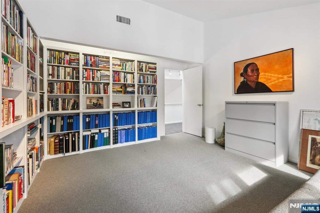 5 Bedroom Single Family Home/House's Image 29