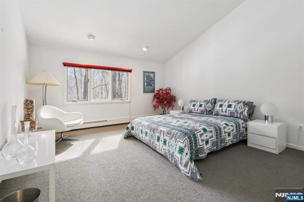 5 Bedroom Single Family Home/House's Image 31