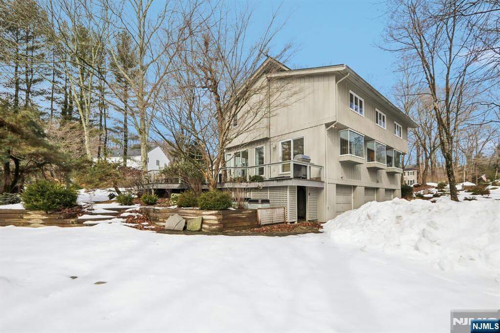 5 Bedroom Single Family Home/House's Image 37