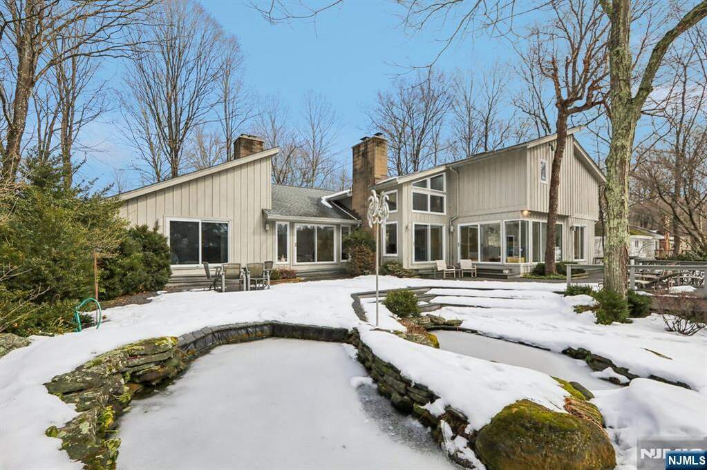5 Bedroom Single Family Home/House's Image 39